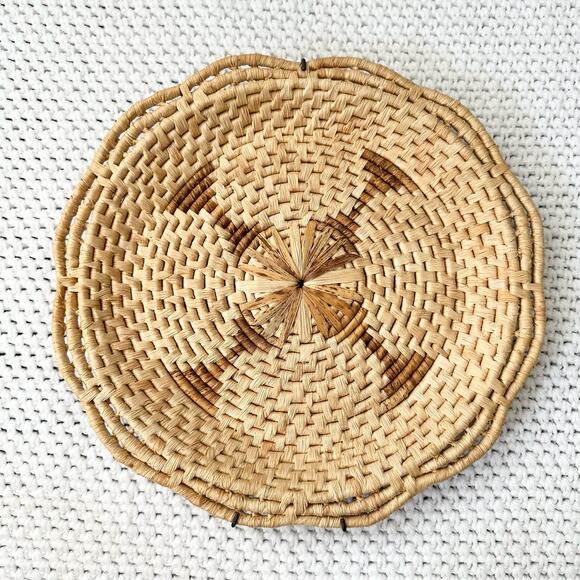 Papago Style Woven 10.5" Tray Basket Plate Scalloped Edges Hanging Mount - Picture 1 of 9